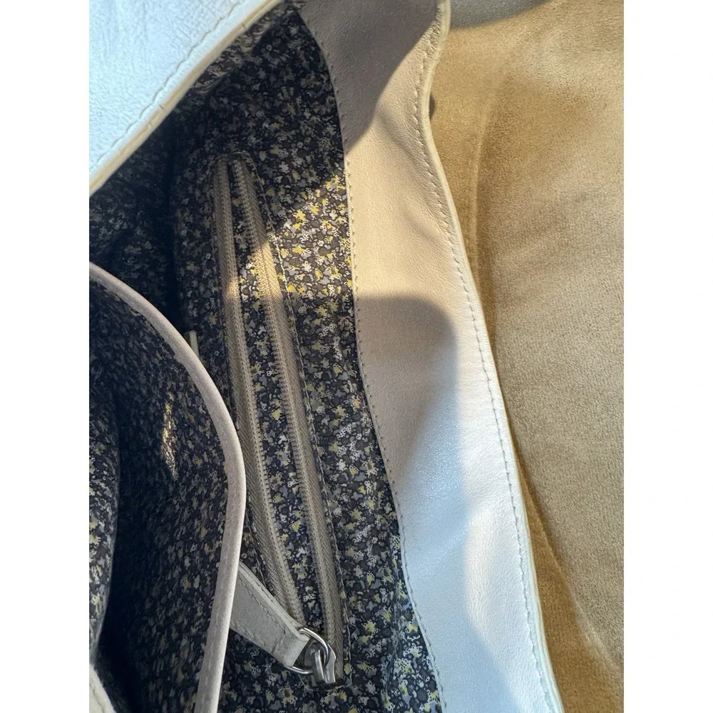LIA‎ NUMA Cream Leather Crossbody Bag Flap Purse Floral Lined